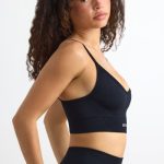 Super Sculpt Seamless Scoop-Neck Sports Bra in Black - Image 3