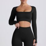 Super Sculpt Seamless Long-Sleeve Crop Top in Black