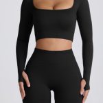 Super Sculpt Seamless Long-Sleeve Crop Top in Black - Image 10