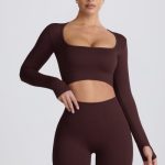 Super Sculpt Seamless Long-Sleeve Crop Top in Chocolate