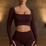 Super Sculpt Seamless Long-Sleeve Crop Top in Chocolate - Image 2