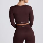 Super Sculpt Seamless Long-Sleeve Crop Top in Chocolate - Image 3