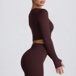 Super Sculpt Seamless Long-Sleeve Crop Top in Chocolate - Image 4