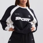 Oversized Colourblock Sweatshirt in Black - Image 6