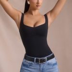 Seamless Sweetheart-Neck Bodysuit in Black - Image 5
