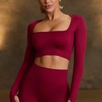 Super Sculpt Seamless Long-Sleeve Crop Top in Burgundy - Image 2