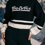 Cropped Chunky-Knit Turtleneck Jumper in Black - Image 4