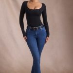 High-Rise Flared Jeans in Indigo Wash - Image 3