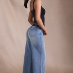Low-Rise Wide-Leg Jeans in Vintage Wash - Image 3
