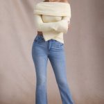 High-Rise Flared Jeans in Vintage Wash - Image 3
