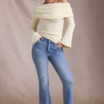 High-Rise Flared Jeans in Vintage Wash - Image 6