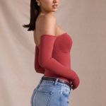 Seamless Off-Shoulder Long-Sleeve Bodysuit in Brick Red - Image 4